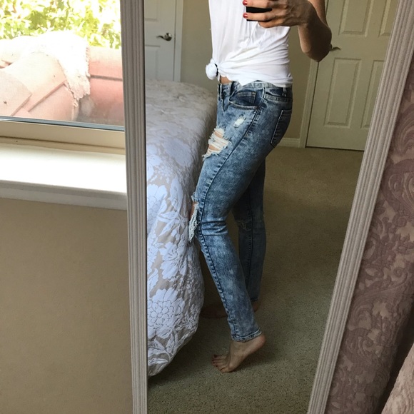 Distressed Skinny Jeans - Picture 4 of 8